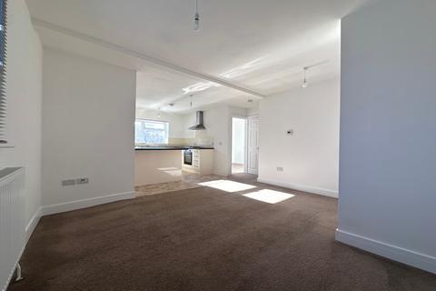 2 bedroom flat for sale, Portsmouth Road, Southampton, SO19