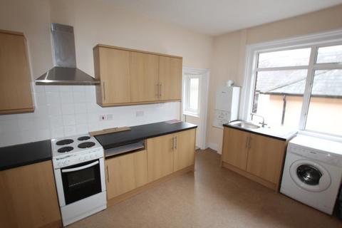 1 bedroom flat to rent, High Street, Woking GU21