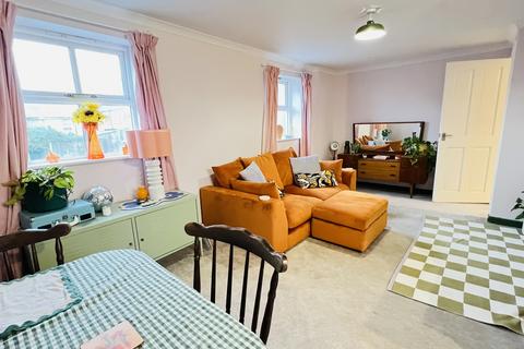 1 bedroom flat for sale, Leskinnick Place, Penzance, TR18 2EZ