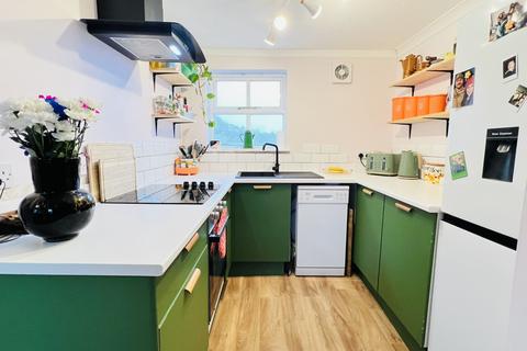 1 bedroom flat for sale, Leskinnick Place, Penzance, TR18 2EZ