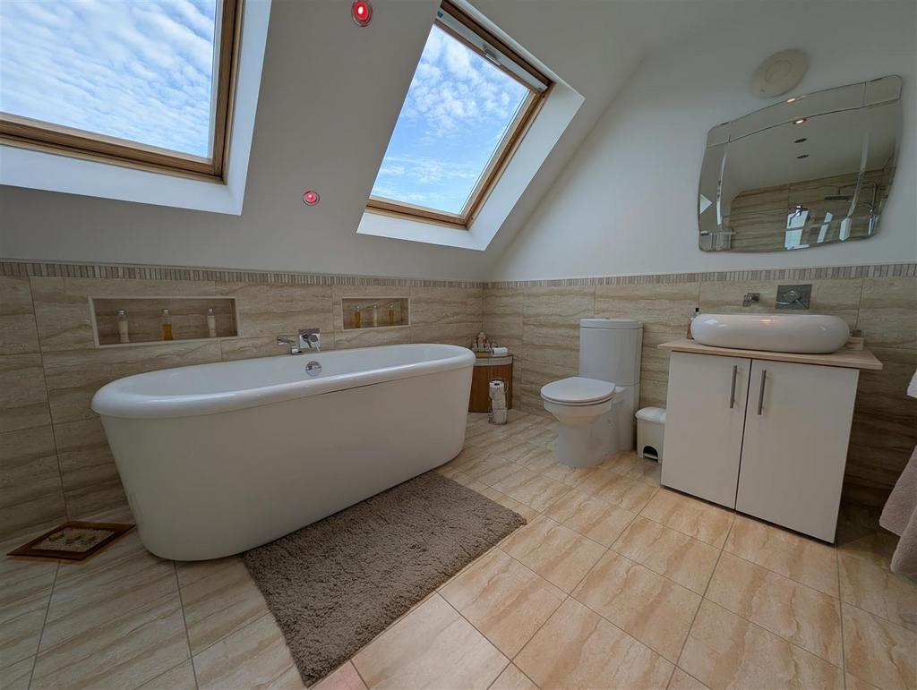 En-Suite Bedroom