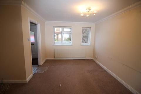 3 bedroom terraced house to rent, Bolingbroke Close, Great Leighs