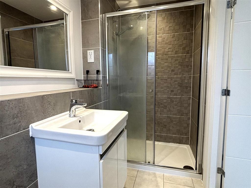 Ensuite .JPG