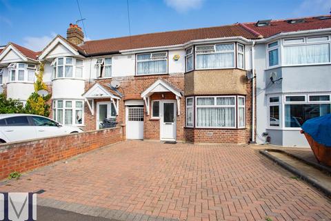 3 bedroom terraced house to rent, Victoria Gardens, Middlesex TW5