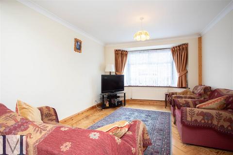 3 bedroom terraced house to rent, Victoria Gardens, Middlesex TW5