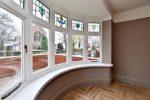 4 bedroom semi-detached house for sale, Basford Park Road, Newcastle