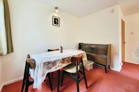 2 bedroom flat for sale, Thorndale Court, Timperley, Altrincham, Greater Manchester, WA15