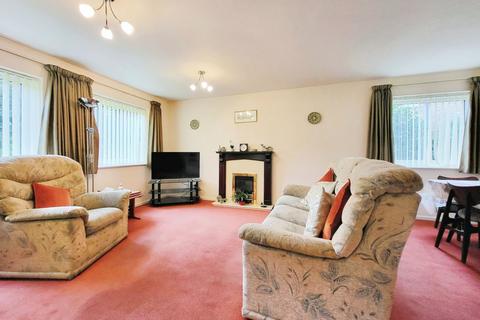 2 bedroom flat for sale, Thorndale Court, Timperley, Altrincham, Greater Manchester, WA15