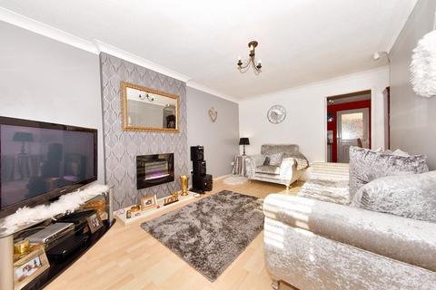 3 bedroom end of terrace house for sale, Laneside Gardens, Churwell, Leeds