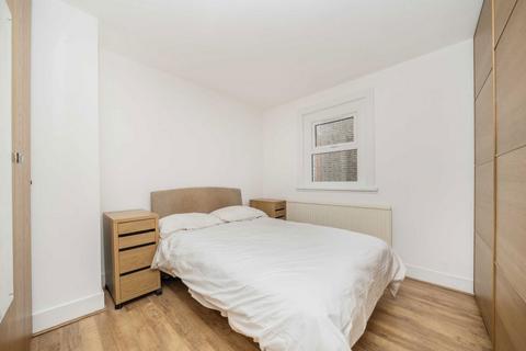 1 bedroom flat to rent, Heyford Avenue, London SW8