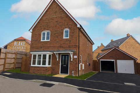 3 bedroom detached house for sale, Scocles Road, Blake Gardens, Minster On Sea, Sheerness, Kent