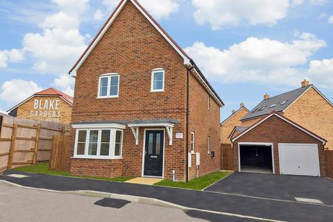 3 bedroom detached house for sale, Scocles Road, Blake Gardens, Minster On Sea, Sheerness, Kent