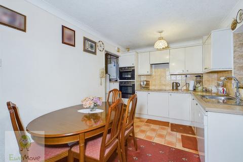 3 bedroom end of terrace house for sale, Kingsnorth Close, Hoo St. Werburgh, Rochester ME3 9JE