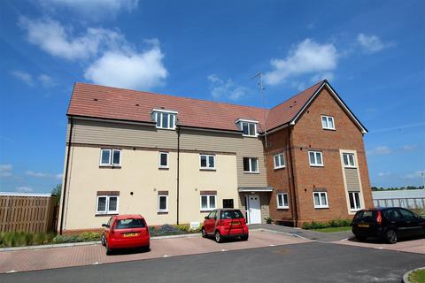 2 bedroom flat to rent, RAILINGS COURT