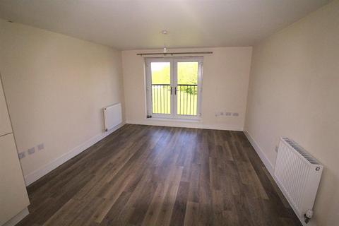 2 bedroom flat to rent, RAILINGS COURT