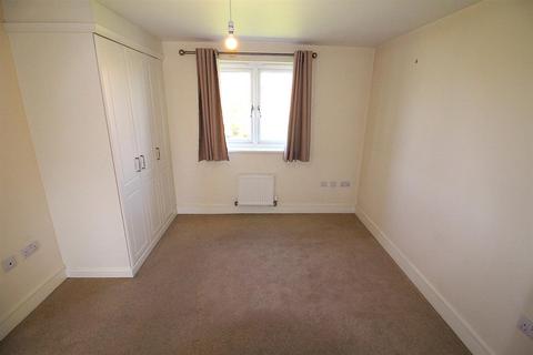 2 bedroom flat to rent, RAILINGS COURT