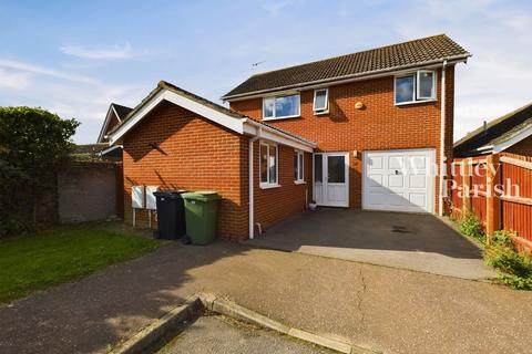 3 bedroom detached house for sale, Linden Grove, Roydon