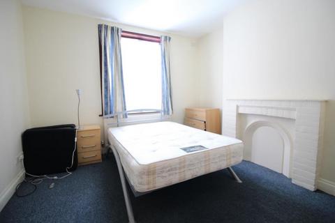 1 bedroom flat to rent, Grosvenor Gardens, London NW2