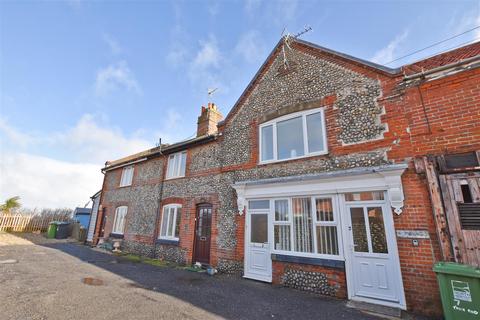 2 bedroom ground floor flat to rent, Town End, Mundesley