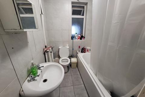 3 bedroom terraced house to rent, Watsons Green Road, Dudley DY2