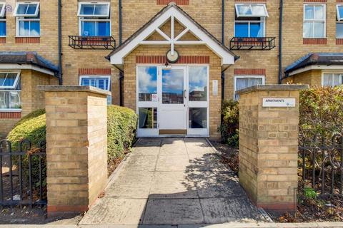 2 bedroom flat to rent, Genotin Road, Enfield EN1