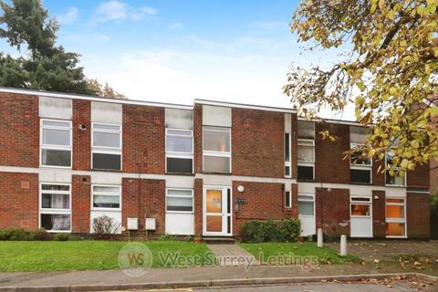 2 bedroom flat to rent, Brantwood Gardens, West Byfleet KT14 6BS