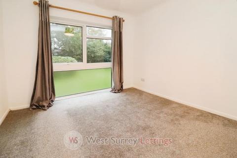 2 bedroom flat to rent, Brantwood Gardens, West Byfleet KT14 6BS