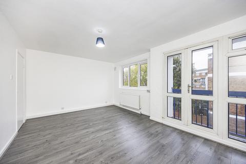 3 bedroom flat to rent, Daubeney Road, London E5