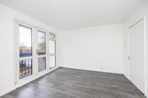 3 bedroom flat to rent, Daubeney Road, London E5