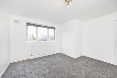 3 bedroom flat to rent, Daubeney Road, London E5