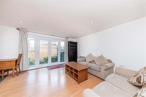 2 bedroom flat to rent, Morton Close, London