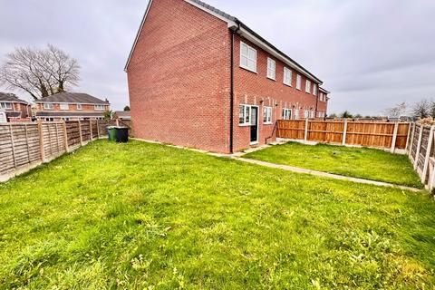 4 bedroom semi-detached house for sale, Black Moss Court, Radcliffe, Manchester