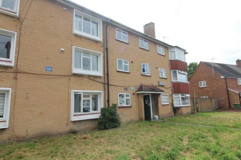 2 bedroom flat to rent, Chadwell Avenue, Cheshunt