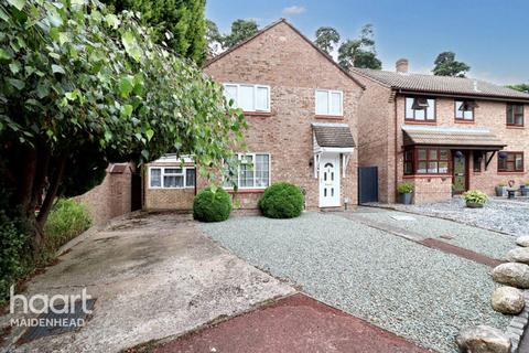 4 bedroom detached house for sale, East Stratton Close, BRACKNELL