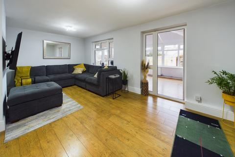 270 Long Chaulden, Hemel Hempstead, HP1 2NX