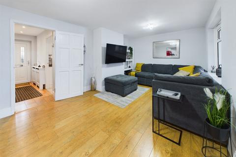 270 Long Chaulden, Hemel Hempstead, HP1 2NX