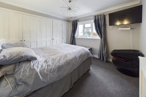 270 Long Chaulden, Hemel Hempstead, HP1 2NX