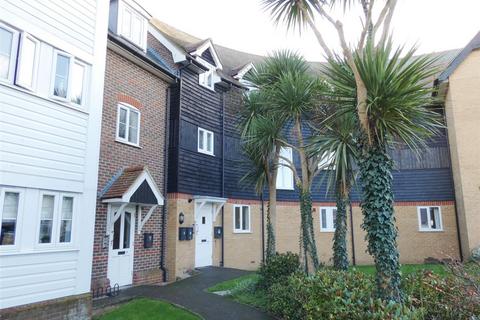 3 bedroom apartment to rent, Bluefield Mews, Whitstable, CT5