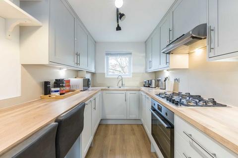 2 bedroom flat to rent, Anstice Close, London W4