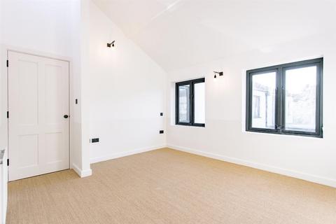 2 bedroom terraced house to rent, Fonthill Mews, Finsbury Park