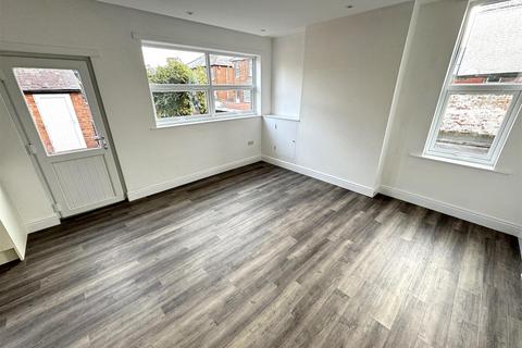 4 bedroom terraced house to rent, Brooke Street, Nottingham NG10