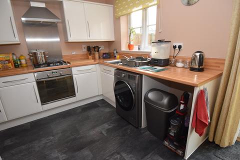 3 bedroom end of terrace house for sale, Kilford Close, Amesbury, SP4 7XS