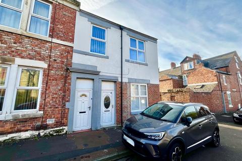 3 bedroom flat for sale, Chandos Street, Deckham, Gateshead