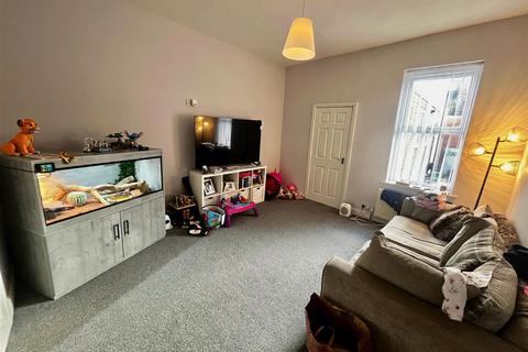 3 bedroom flat for sale, Chandos Street, Deckham, Gateshead