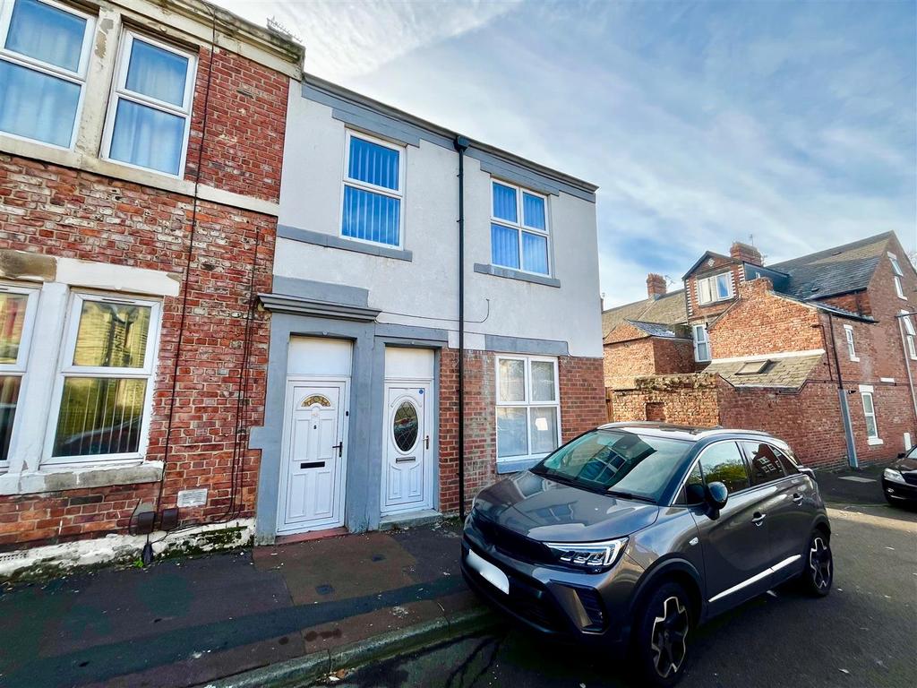 Chandos Street, Deckham, Gateshead 3 bed flat - £155,000