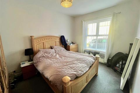 3 bedroom flat for sale, Chandos Street, Deckham, Gateshead