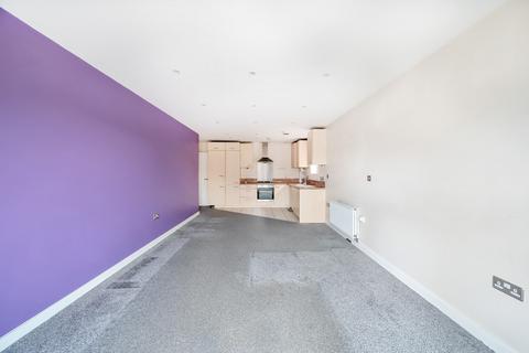 2 bedroom apartment for sale, Truesdales, Ickenham, Uxbridge