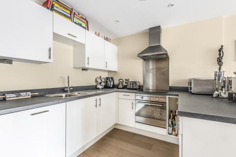 2 bedroom flat to rent, Clapham Road Clapham SW4