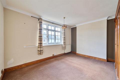 19 Rushett Close, Thames Ditton, KT7 0UR