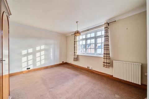 19 Rushett Close, Thames Ditton, KT7 0UR